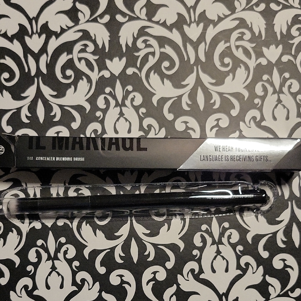 NIB IL MAKIAGE Concealer Blending Brush - Black - Picture 3 of 4